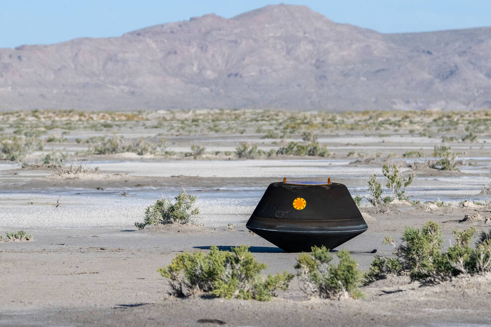 Sonde OSIRIS-REx de la NASA lors du retour de la capsule des échantillons sur Terre