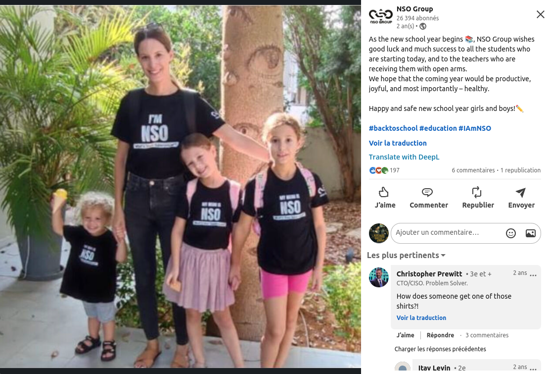 Photo partagée sur LinkedIn par NSO de l'une de ses employées et de ses enfants, arborant des T-shirts I'M NSO & My Mum is NSO