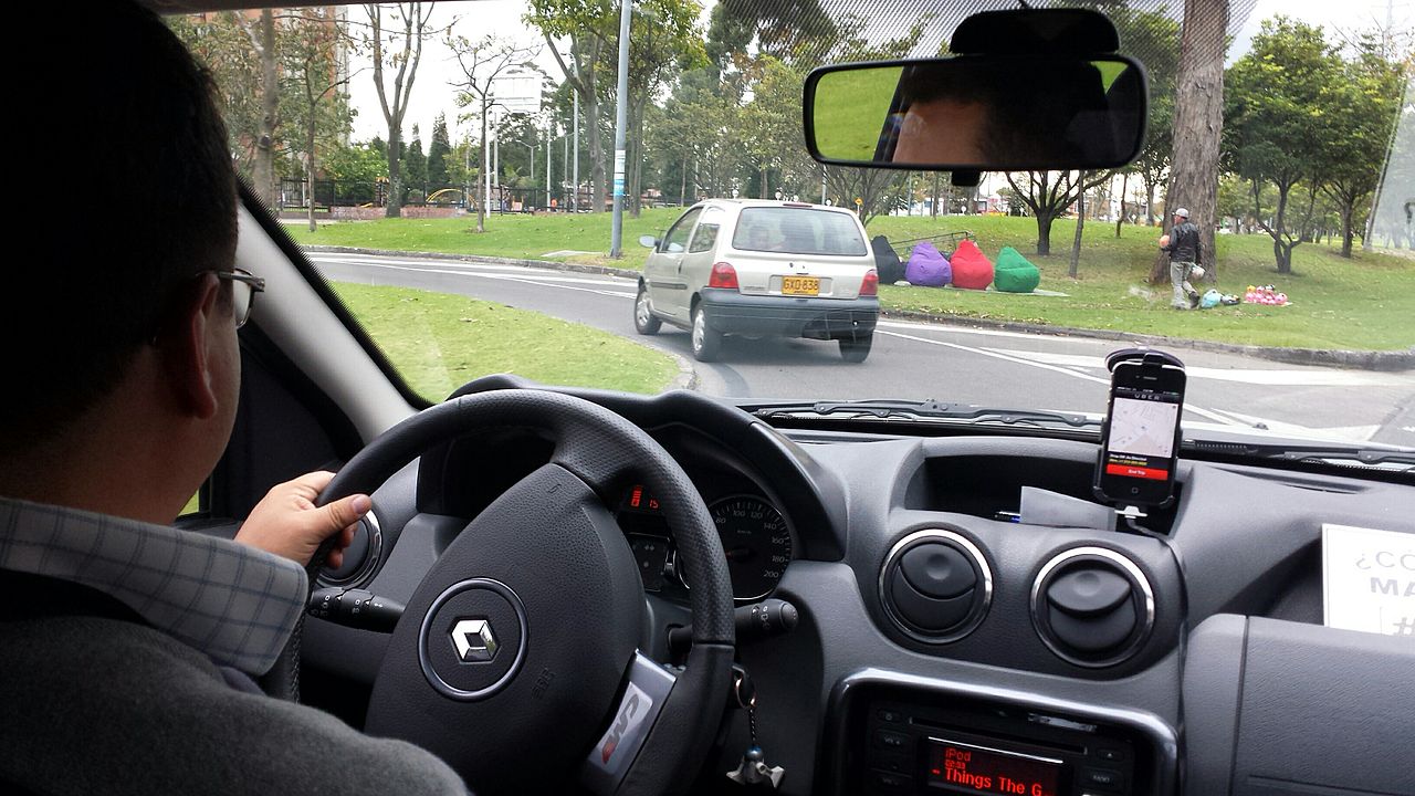 Uber : cinq chauffeurs de VTC déposent plainte pour traite d’êtres humains